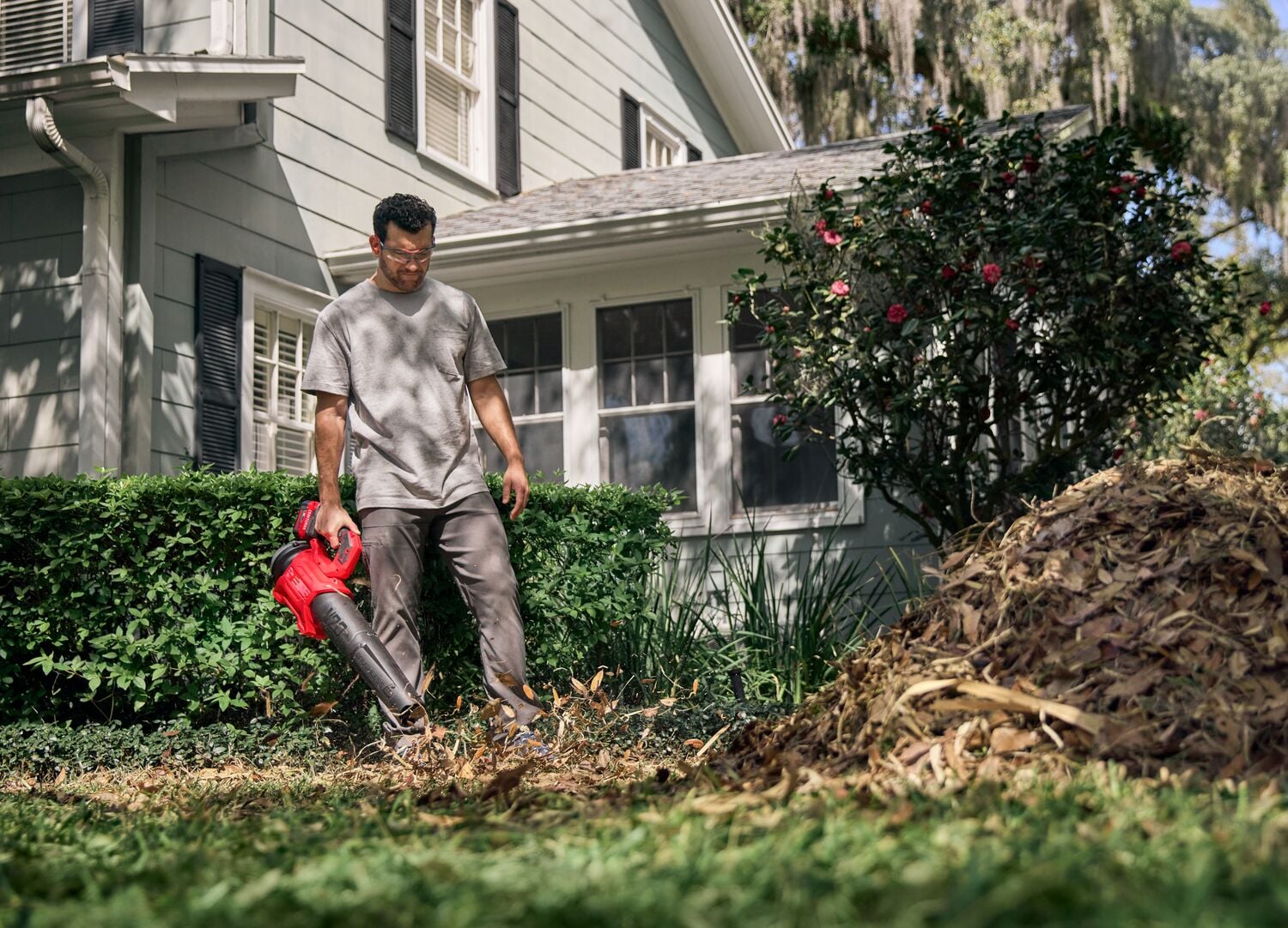CRAFTSMAN V20* BRUSHLESS RP™ Blower in use