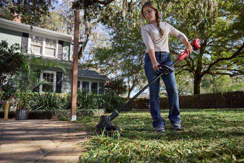 CRAFTSMAN V20* BRUSHLESS RP™ String Trimmer in use