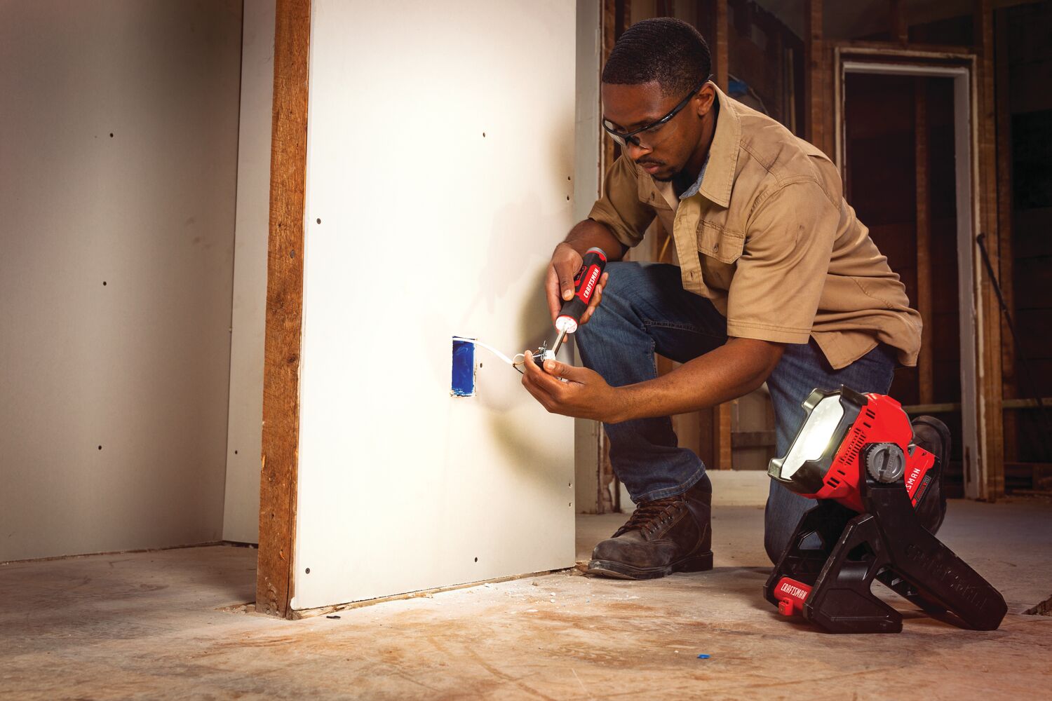 Cordless small area light tool only being used for doing electricity work at home.